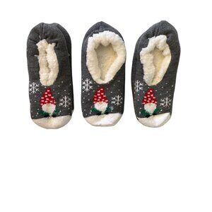 2/$30 NWT Northeast Outfitter 3 Pairs  Women's 5-10 Cozy Slippers Gripper Dots
